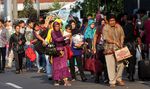 Pemudik Mulai Ramai di Terminal Kampung Rambutan