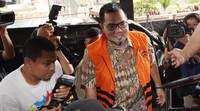 Orang nomor satu di Kabupaten Empat Lawang itu disinyalir memberikan uang sebesar Rp 10 miliar dan 500 ribu dolar AS.