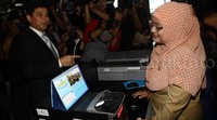Hampir semua PNS Balai Kota masuk di hari pertama kerja setelah libur lebaran. Kursi-kursi penuh terisi, hanya beberapa saja yang kosong karena PNS izin dan ada yang melakukan sidak ke bawahan.