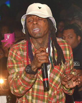 Gara-gara Merokok, Lil Wayne Diturunkan dari Jet Pribadi