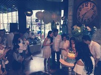 Momen saat El meniup lilin di kue ulang tahunnya. (Instagram/jedarcantik)