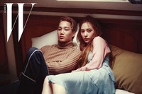 Shipper Kai dan Krystal (Kaistal) pasti sangat senang melihat foto-foto idola mereka di W Korea ini. (Instagram/W Korea/Min Hee Jin)