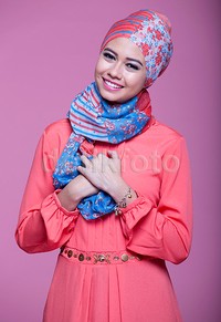 Yuki tampak cerah dan cantik tampil berhijab.