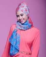 Yuki Kato Cantik dalam Balutan Hijab
