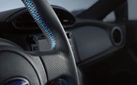 Untuk di dalam kabinnya, Subaru telah menambahkan kulit dan kursi Alcantara dengan aksen biru di headrest dan jahirannya. Model ini juga dilengkapi dengan setir berwarna biru dan hitam serta hiasan biru untuk bantalan lutut dan door trimnya. Pool/dok Subaru.