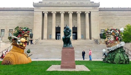 Patung Empat Musim Setinggi 5 Meter Dipajang di Depan Museum Kansas
