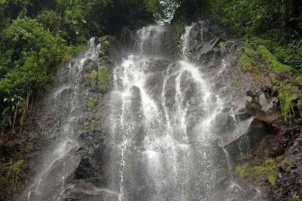 Yang Segar Habis Lebaran, Main Air Terjun di Bogor (1)