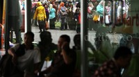 Antrean guru honorer cukup panjang.