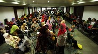 Mereka rela antre sejak pagi untuk bisa mengikuti ujian menjadi guru PNS.
