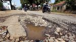 Jalan Raya Nagrak Bogor Rusak Parah