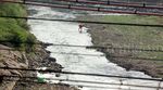 Musim Kemarau Air Kali Bekasi Mulai Surut