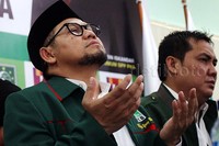 Ketua Umum PKB Muhaimin Iskandar tampak khusyuk berdoa.