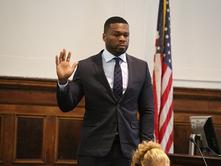 Bangkrut, 50 Cent Tampil dengan Mobil Pinjaman dan Perhiasan Palsu