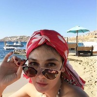 Artis kelahiran 26 Agustus 1983 itu tak lupa untuk selfie di tepi pantai. (Instagram/lunamaya)
