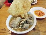 Sluurp! Gurih Hangat Bakso Solo Plus Iga yang Empuk Juicy