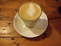 Selain dapat mencicip sajian minuman dingin, Anda juga dapat menikmati secangkir kopi di kedai yang berbeda. Karena mengusung tema Food Court, Andapun dapat memesan beragam jenis minuman yang berada di area Peoples Market, Bintaro.
