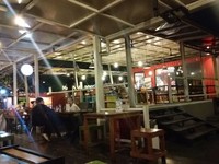 Inilah penampakan tempat makan Bintaro Peoples Market. Di sini, Anda dapat mencicip bakso, roti bakar, sate ayam hingga martabak.