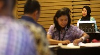 Petugas Komisi Pemberantasan Korupsi (KPK) bersama perwakilan bakal calon kepala daerah yang akan ikut Pilkada langsung melakukan verifikasi LHKPN di Gedung KPK, Jakarta, Jumat (24/07/2015).