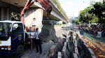 Beton Pembatas Jalan di Depan Pasar Tanah Abang Dibongkar