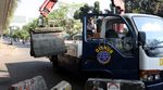 Beton Pembatas Jalan di Depan Pasar Tanah Abang Dibongkar