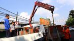 Beton Pembatas Jalan di Depan Pasar Tanah Abang Dibongkar