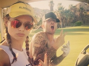 So Sweet! Begini Cara Adam Levine dan Behati Prinsloo Rayakan Setahun Menikah