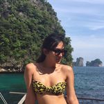 Dena Rachman Berbikini di Thailand