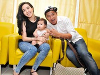 Gisel, Gempi dan Gading saat ditemui di Graha Unilever, Semanggi, Jakarta Selatan, Jumat (24/7/2015). Pool/Noel/detikFoto.