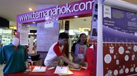Relawan Teman Ahok membuka posko di Mall Ambassador, Jakarta, Sabtu (25/07/2015).