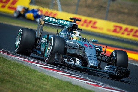 Hamilton Sapu Bersih Sesi Latihan Bebas