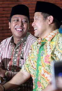 Ketua Umum PKB Muhaimin Iskandar berbincang dengan Ketua Umum DPP PPP hasil Muktamar Surabaya Romahurmuzy.