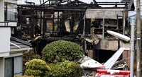 Rumah yang tertimpa pesawat hangus terbakar. Yuya Shino/Reuters/detikFoto.