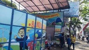 Buang Kesan Kumuh, Penampungan Sampah di Bandung Dihiasi Gambar Ridwan Kamil