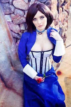 Gaya Menawan Lanae Si Cosplayer Cantik