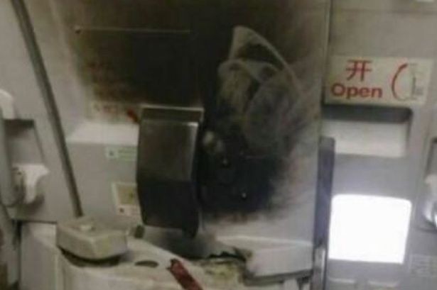 Parah! Pria di Tiongkok Coba Bakar Pesawat