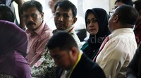 Gatot dan Evy menunggu di lobi KPK.