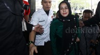 Evy saat memasuki gedung KPK.