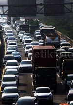 Macet Kembali Sapa Jakarta