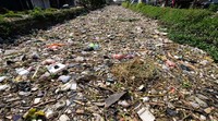 Warga sekitar sungai Ketajen berdalih sampah di sungai itu kiriman dari hulu.