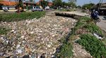 Pemandangan Sampah di Sungai Sidoarjo Mengerikan