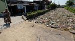 Pemandangan Sampah di Sungai Sidoarjo Mengerikan
