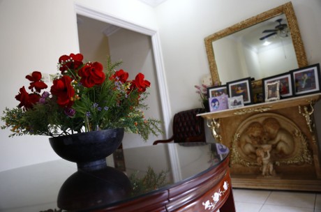 Ini Cerita Meja Unik di Ruang Tamu Yuki Kato