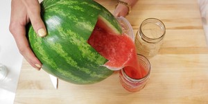 Yuk, Buat Cocktail Semangka dari Semangka Utuh!