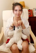 Perkenalkan Cassandra Lee, si Cantik Berdarah Prancis dan Malang