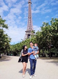 Ketiganya tampak menikmati liburan mereka di Paris. (Instagram/csugiono)