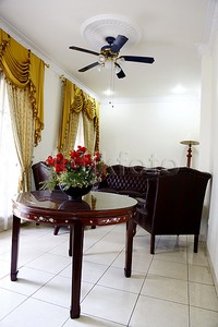 Jika dilihat, bagian interior terasa nuansa natural.
