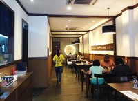 Di kawasan Radio Dalam ada restoran Ramen Seirock-ya Jepang yang tidak menggunakan olahan babi dalam ramennya. Interior restoran dua lantai ini bernuansa Jepang modern.
