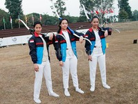 Tara Basro, Chelsea Islan dan BCL menjadi tiga atlet panahan Indonesia yang meraih medali emas di ajang Olimpiade. Pool/Gus Mun/detikFoto.