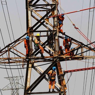 Hanya Garap 5.000 MW, PLN Diminta Fokus Bangun Transmisi Listrik