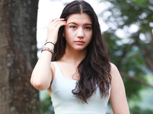 Cassandra Lee, Si Cantik Belia Berdarah Prancis